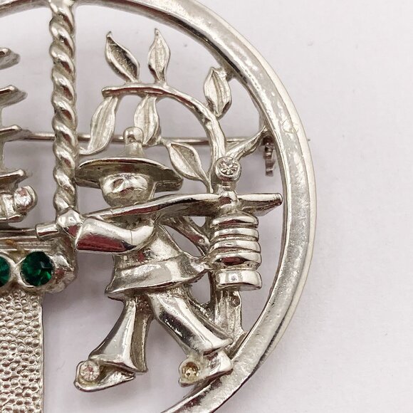 VINTAGE Silver tone metal and green rhinestone Asian scene brooch ~ c. 1950s pin - Picture 6 of 10